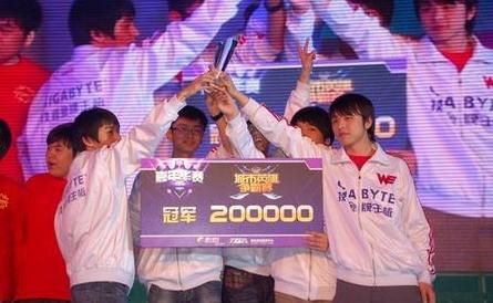 他曾是世界第一卡牌 如今混得比李晓峰还风光