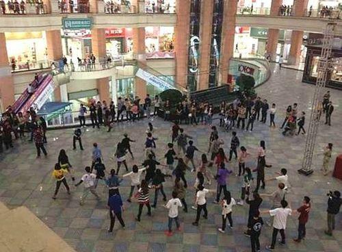 玩家人体艺术秒杀广场舞 大爷:不露点可接受