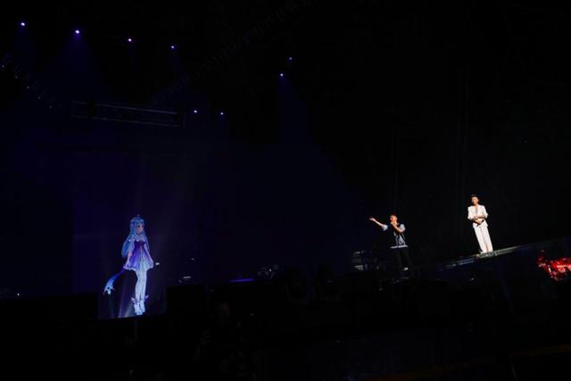 首个人工智能虚拟艺人,登上过羽泉二十周年演唱会现场,表演歌舞才艺。 主办方gowild狗尾草进一步