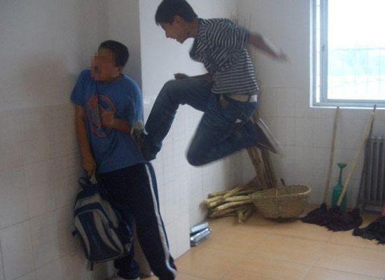 ... 帅哥网吧睡觉图片大全_网吧偷袭帅哥_摸网吧帅哥