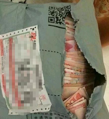 洋葱新闻:看姿势我就知道 这是个爱笑的女孩子