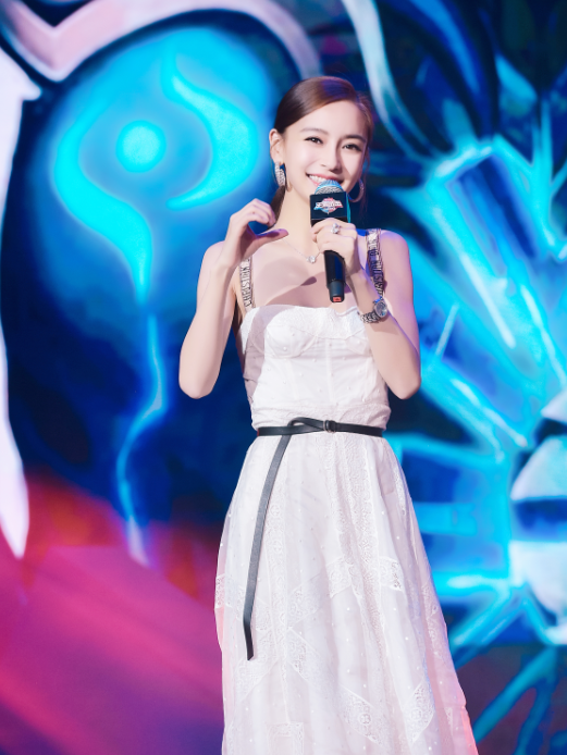 综艺《王者出击》开赛 贾玲cos肉装雅典娜