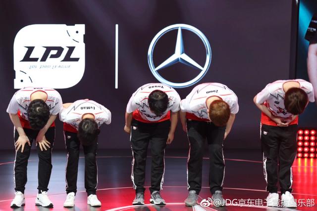 JDG豪取8连胜 RW史诗级翻盘RNG