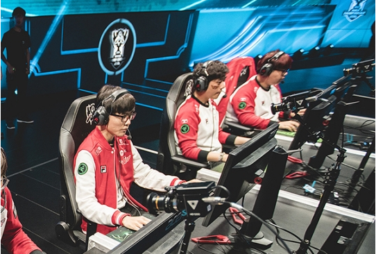 国外网友评SKT战胜IM:超长时间比赛辣眼睛 S