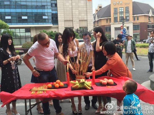 ����ҳ���·�֮��ƷŮ�������ϰ����������ݡ���������