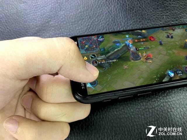 iPhone X玩《王者荣耀》 这视野吓一跳
