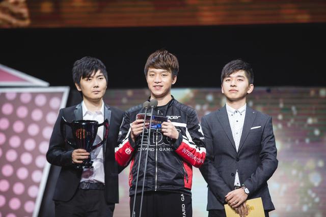 德杯年度颁奖盛典落幕 EDG成最大赢家