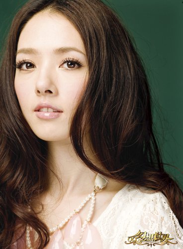 QQ<em>幻想世界</em>》百万签约益达<em>女孩</em>代言_游戏_腾