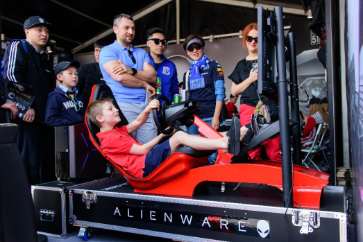 炫酷科技席卷F1赛场 ALIENWARE带你享极限赛车竞技体验