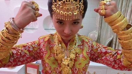 洋葱新闻:惊呆!情侣竟用502胶水把两人粘到一起