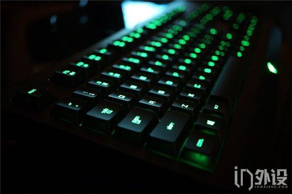 雷蛇萨诺狼蛛专业版游戏键盘图赏