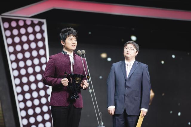 德杯年度颁奖盛典落幕 EDG成最大赢家