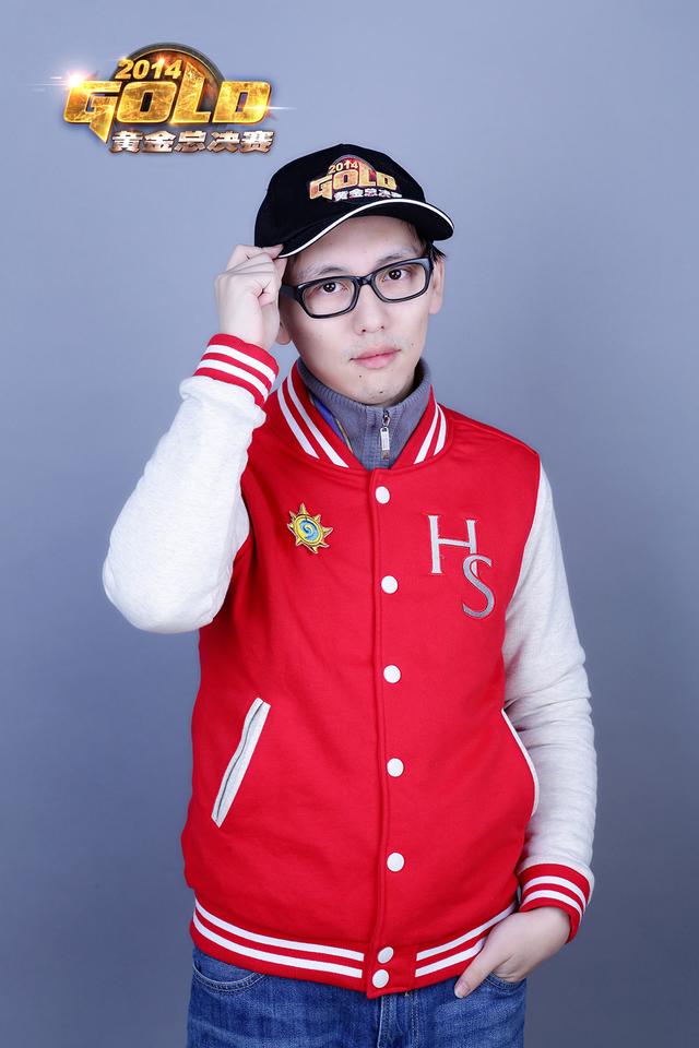 小鱼鱼大仙人重回炉石世界第一 正征战黄金总