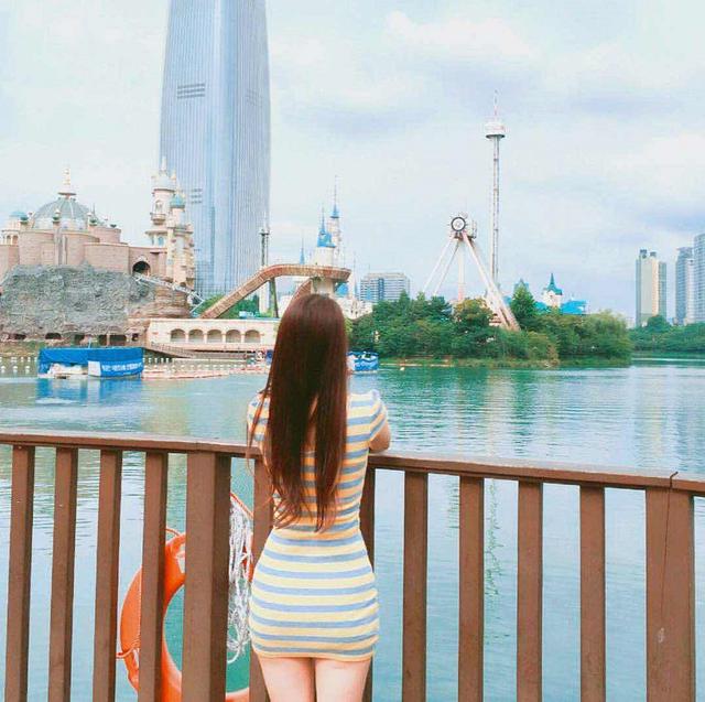 球球女神大秀身材女主播优浅反季节腿玩年