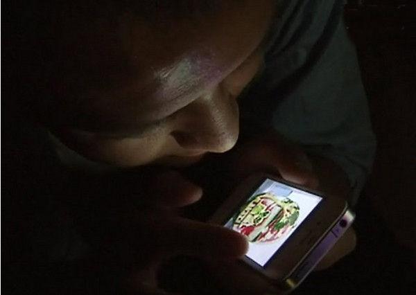 美女<em>天天</em>熬夜<em>玩</em>手机 最近一周遭鬼剃头_游戏