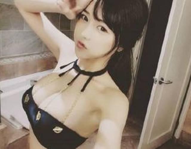 女主播直播卖 原味 丝袜 两土豪对飙到18万拿下