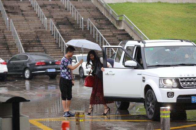 gogoing和小苍共赴杭州看比赛 疑似恋情曝光?