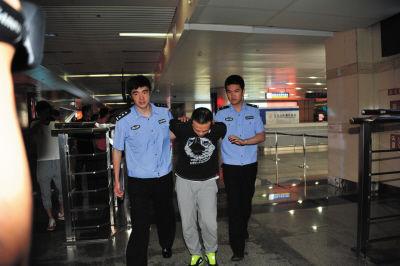 房产中介改行当黑客 利用游戏打手获利100多