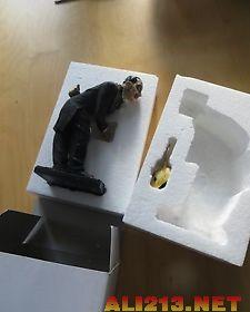 惨不忍睹!《生化奇兵》员工卖纪念品来谋生