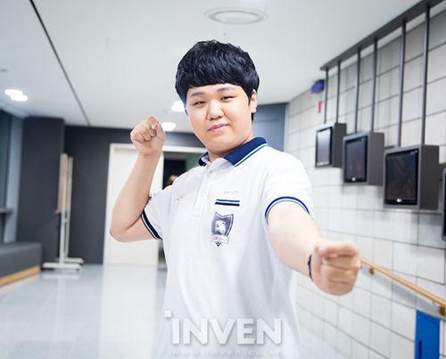 鼠王PraY紧随Faker获千人斩 最感谢队友的复出