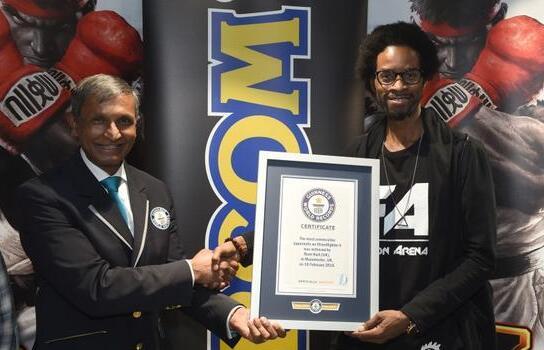 连续11小时击败260人 神人创造街霸5世界纪录