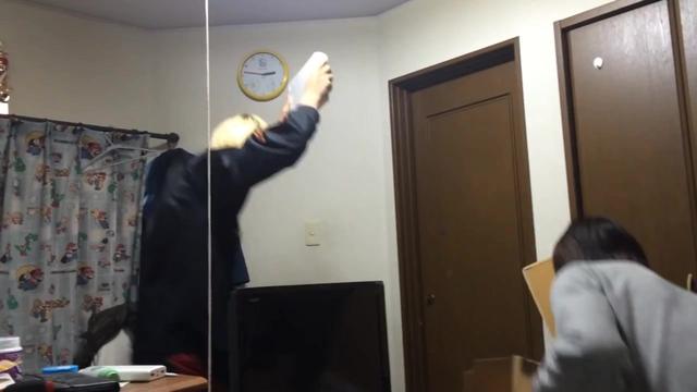 大锤砸PS4老爹再下毒手 儿子WiiU惨被毁