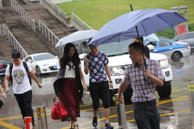 gogoing和小苍共赴杭州看比赛 疑似恋情曝光?