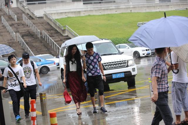 gogoing和小苍共赴杭州看比赛 疑似恋情曝光?