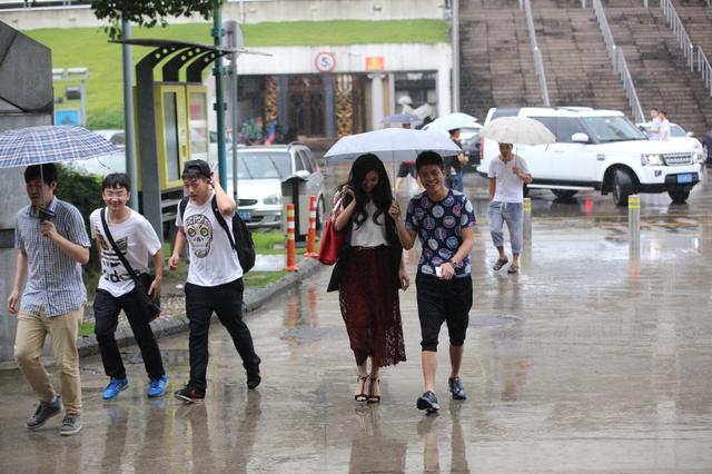 gogoing和小苍共赴杭州看比赛 疑似恋情曝光?