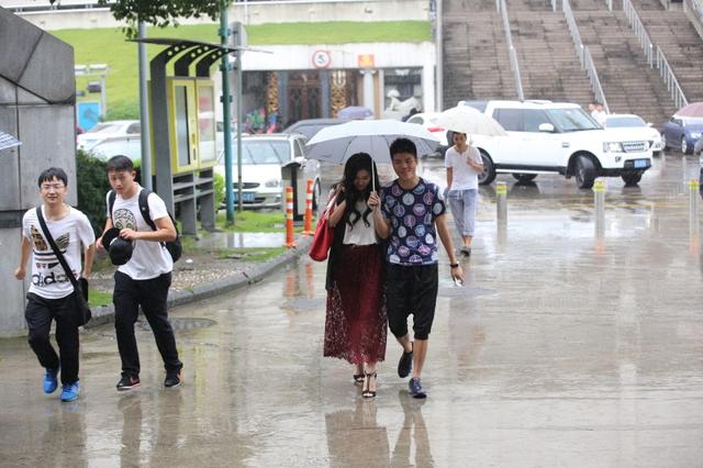 gogoing和小苍共赴杭州看比赛 疑似恋情曝光?