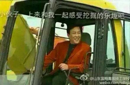 洋葱新闻:第一小鲜肉杠上第一网红 因为一个女子?
