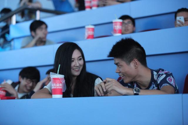 gogoing和小苍共赴杭州看比赛 疑似恋情曝光?