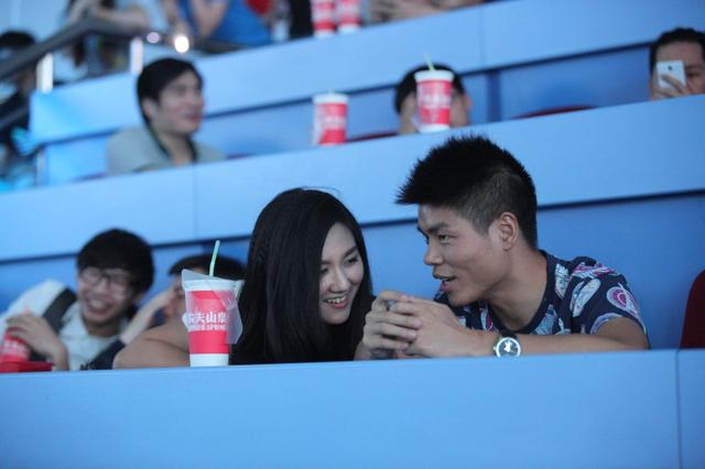 gogoing和小苍共赴杭州看比赛 疑似恋情曝光?