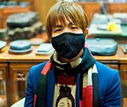 LOL小漠兑现赌约直播露脸 小智应战或将曝真