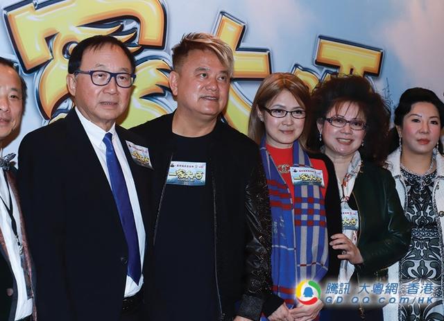 钱小豪罕有偕两子现身 27岁景峰：我想“打老爸”