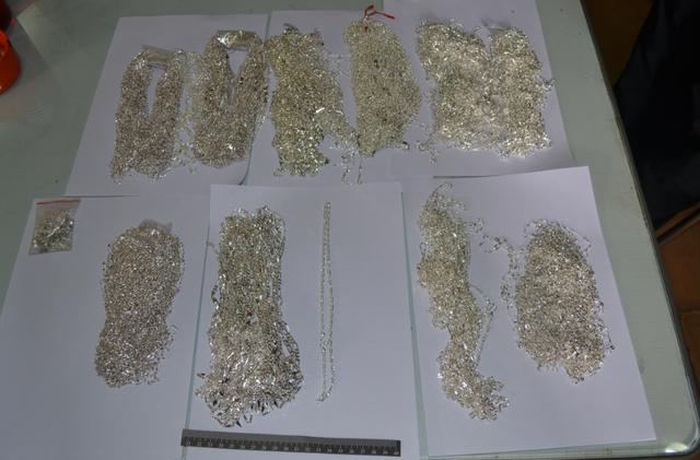 广州4名95后窃贼一天四偷店铺 头发染成五彩