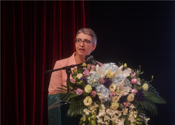 国际论坛问道教育发展 艺术盛宴助力慈善公益