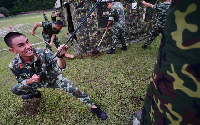 深圳救援训练:战士10分钟搭好300人帐篷