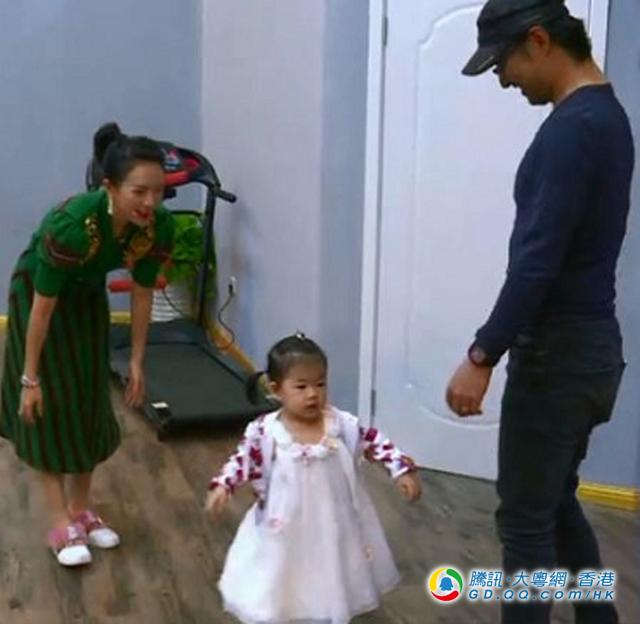 哄囡囡睡觉 章子怡严师变慈母