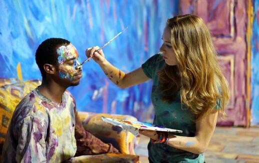 人体艺术电影将肖像油画带入现实世界