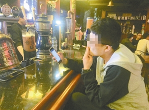 深圳禁烟执行难 酒吧顾客：抽个烟都禁太没意思了