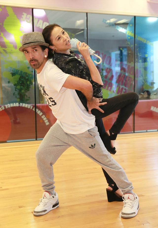 梁雁翎为个唱排舞 性感舞衣当泳衣_大粤网_腾讯网