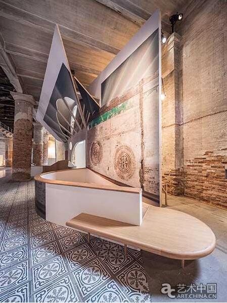 第16届威尼斯国际建筑双年展：坐在长椅上的展览