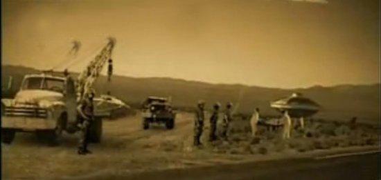 美国公布外星人尸体和坠毁的飞碟照片