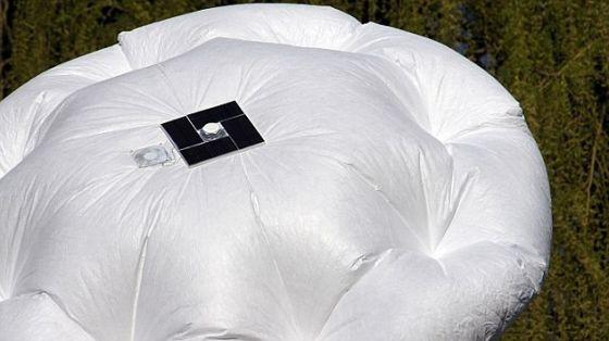 太阳能云状太阳伞自动充气为你遮阳挡雨