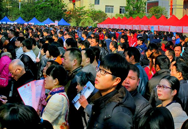 广州白云区对口帮扶英德春节招聘月活动开幕