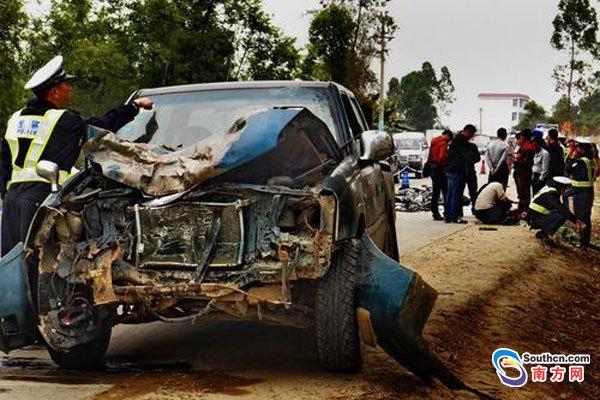 茂名发生摩托车与皮卡车相撞事故 致3人亡