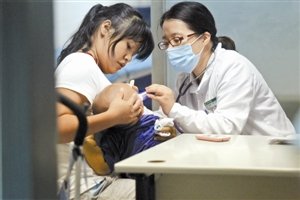 深圳两公立医院开设夜诊 患者数量相差悬殊