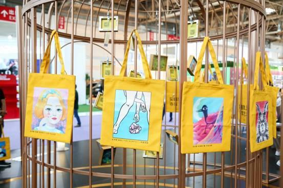 2018北京国际家居展暨智能生活节盛大开幕，首日突破6万人次