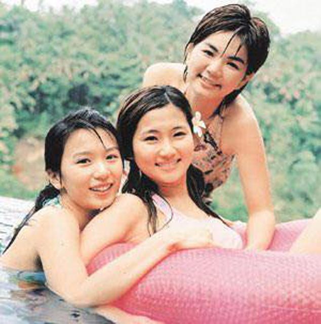 selina以前脸圆圆,充满"婴儿肥".